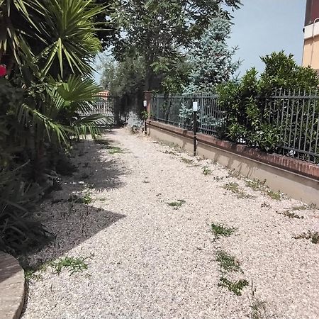 L'Oasi Apartment Montesilvano Bagian luar foto