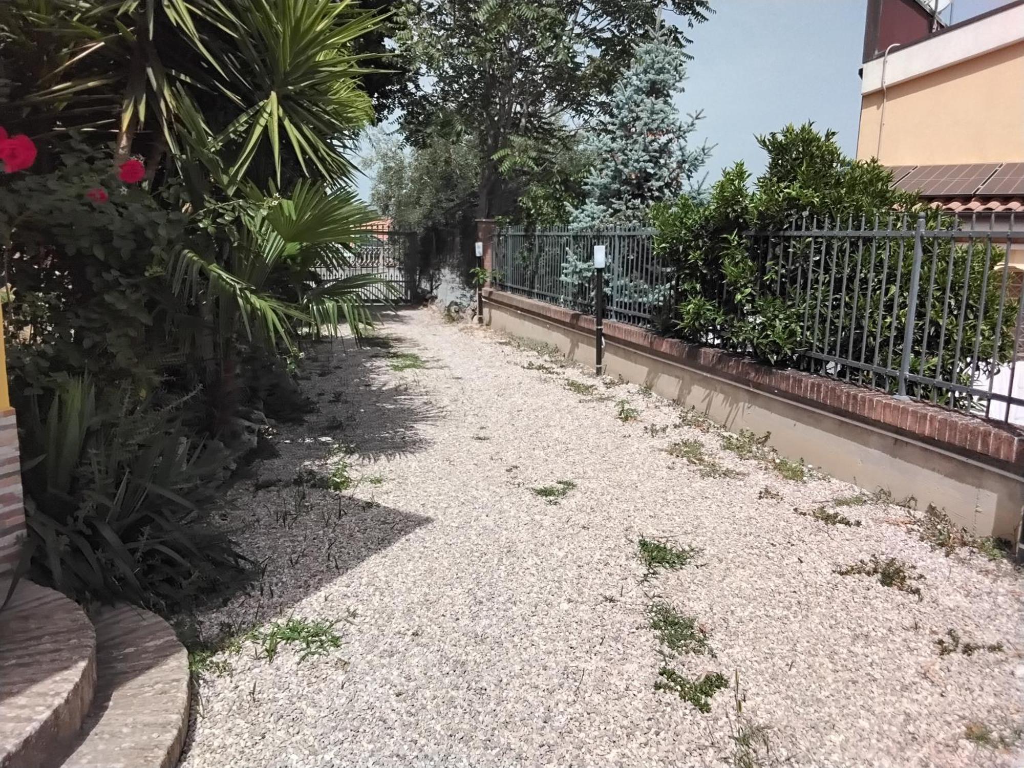 L'Oasi Apartment Montesilvano Bagian luar foto